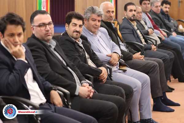 عکس| دیدار هیات رئیسه اتاق اصناف و روسای اتحادیه‌های صنفی ساری با آیت‌الله لائینی