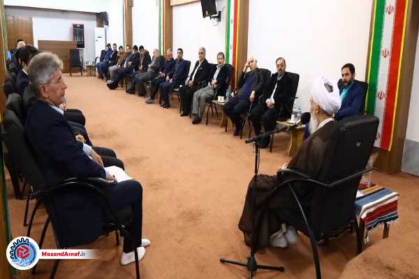 عکس| دیدار هیات رئیسه اتاق اصناف و روسای اتحادیه‌های صنفی ساری با آیت‌الله لائینی