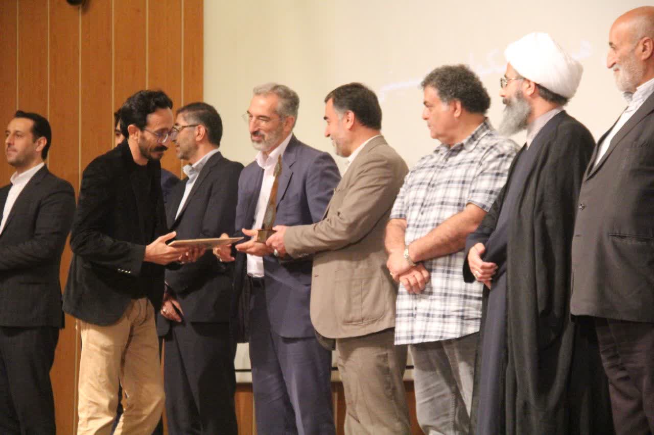 کسب رتبه نخست مدیرمسئول مازنداصناف در اشکواره حسینی