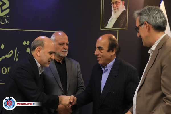 اهدای احکام هیات رئیسه دوره هشتم اتاق اصناف ایران