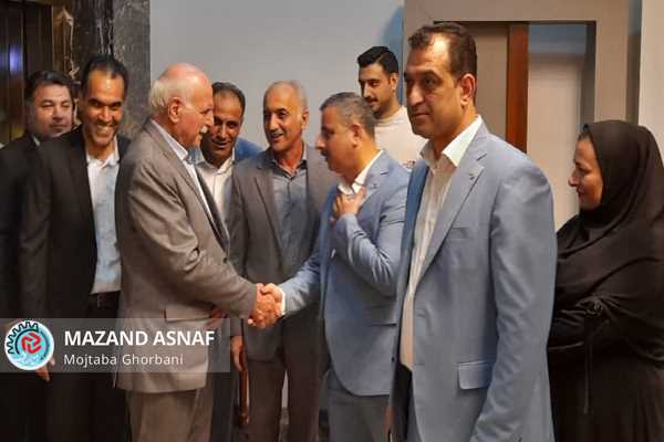 اتاق اصناف بدنبال تصدی‌گری در امر آموزش اصناف نیست/واگذاری صدور پروانه و نظارت بر فروشگاه‌های بزرگ به استان‌ها 