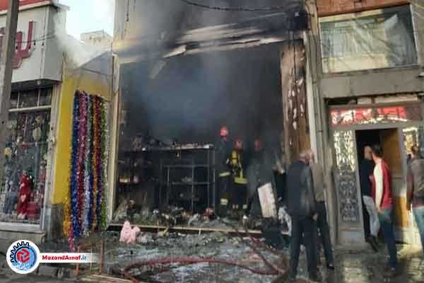 آتش‌سوزی ۱۲ باب مغازه در امیرکلا براثر اتصال سیم برق/ آتش مهار شد