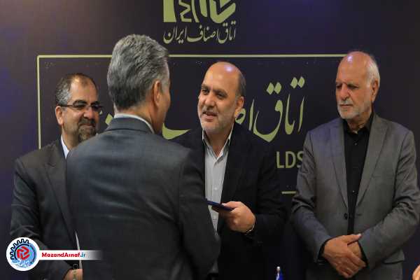 اهدای احکام هیات رئیسه دوره هشتم اتاق اصناف ایران